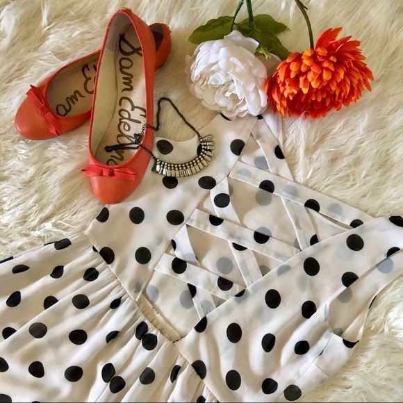 🦋 FOREVER 21 Dress SIZE: Small - Picture 3 of 4